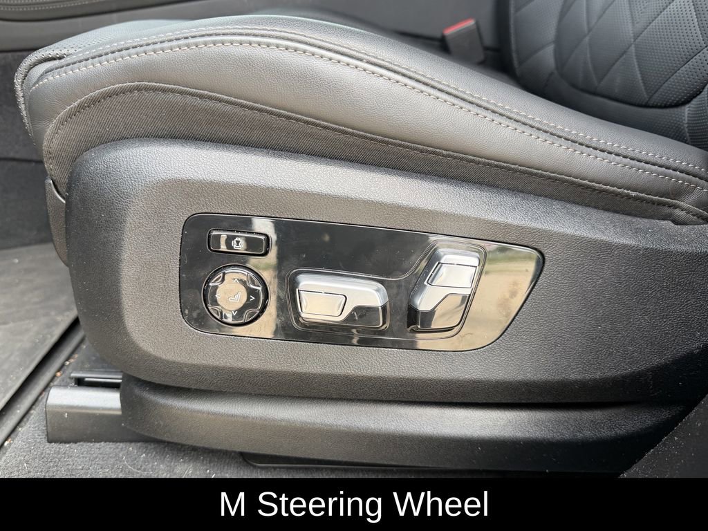 Used 2024 BMW X7 xDrive40i w/ Executive Package image 34