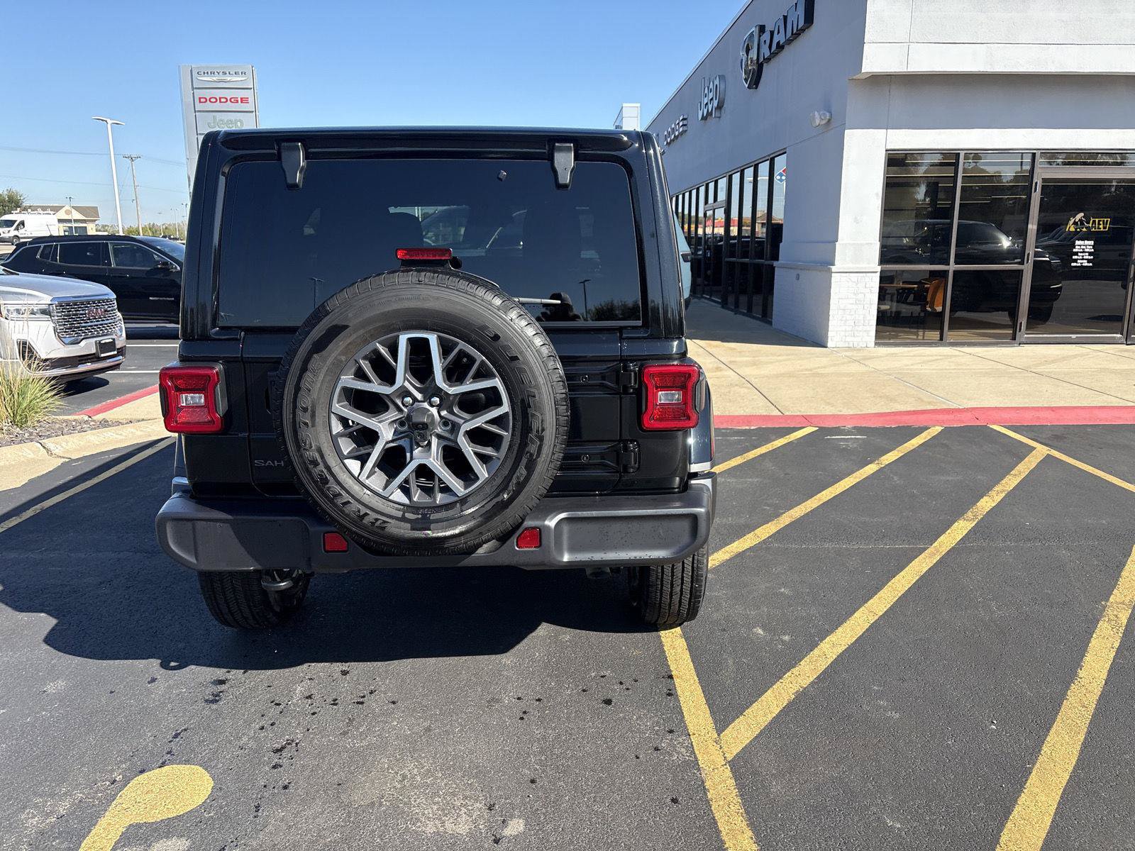 Used 2026 Jeep Wrangler Unlimited Sahara AWD/4WD image 6