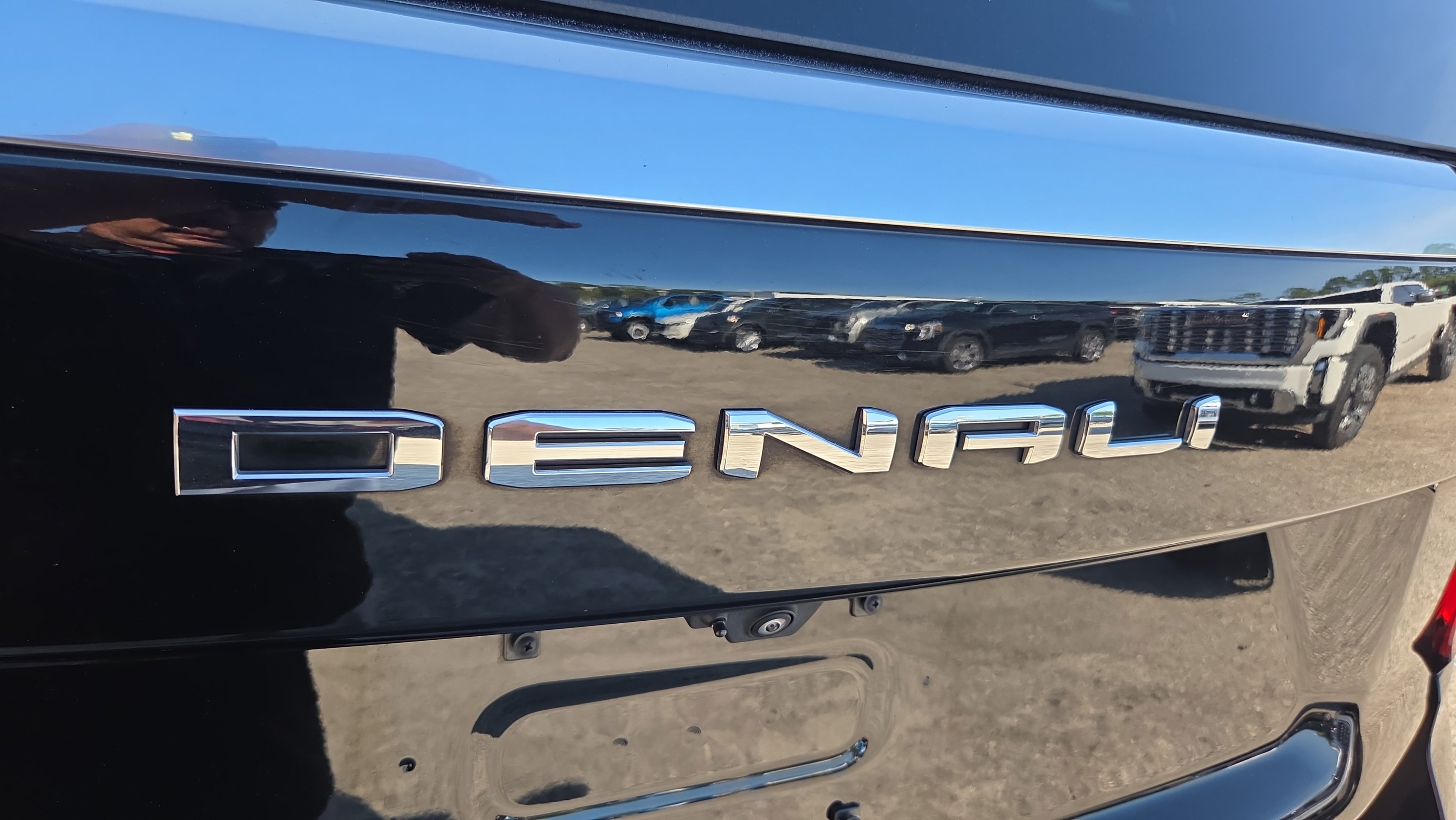 Used 2025 GMC Yukon Denali AWD/4WD image 32