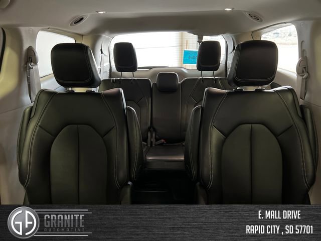 Used 2024 Chrysler Pacifica Select image 35