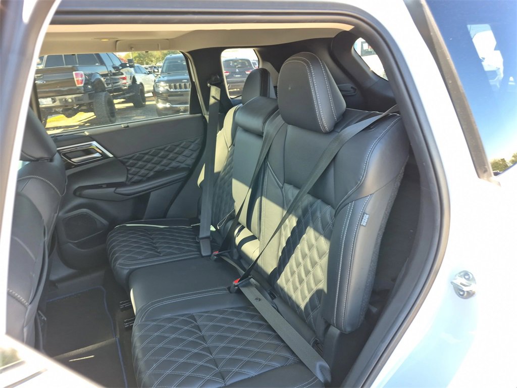 Used 2024 Mitsubishi Outlander 4WD Plug-In Hybrid image 44