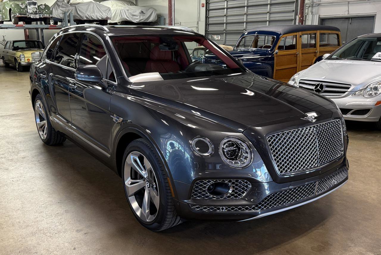 Used 2018 Bentley Bentayga image 1