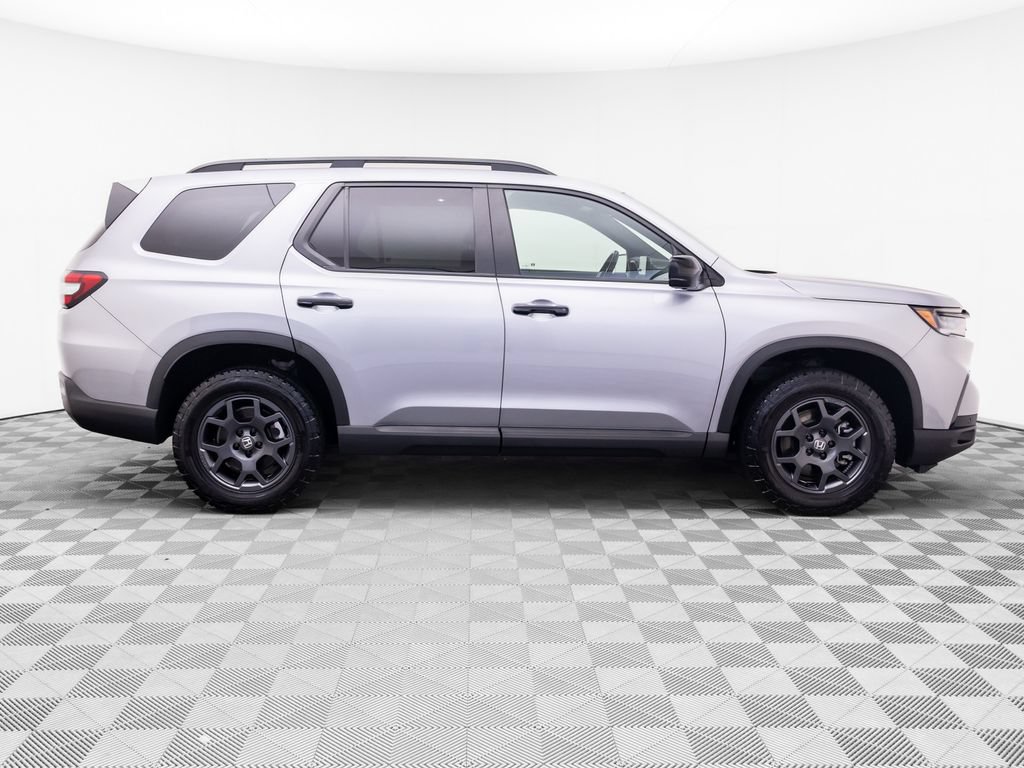 Certified 2025 Honda Pilot TrailSport image 8