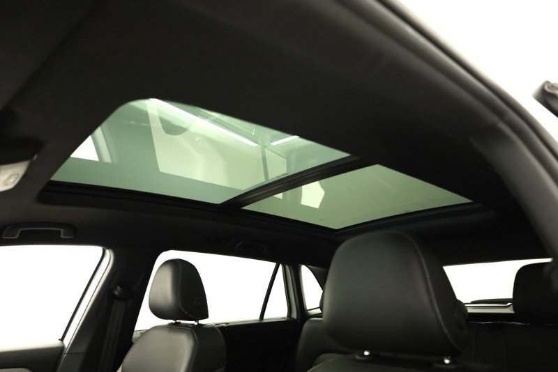 Used 2020 Volkswagen Atlas Cross Sport SEL Premium image 31