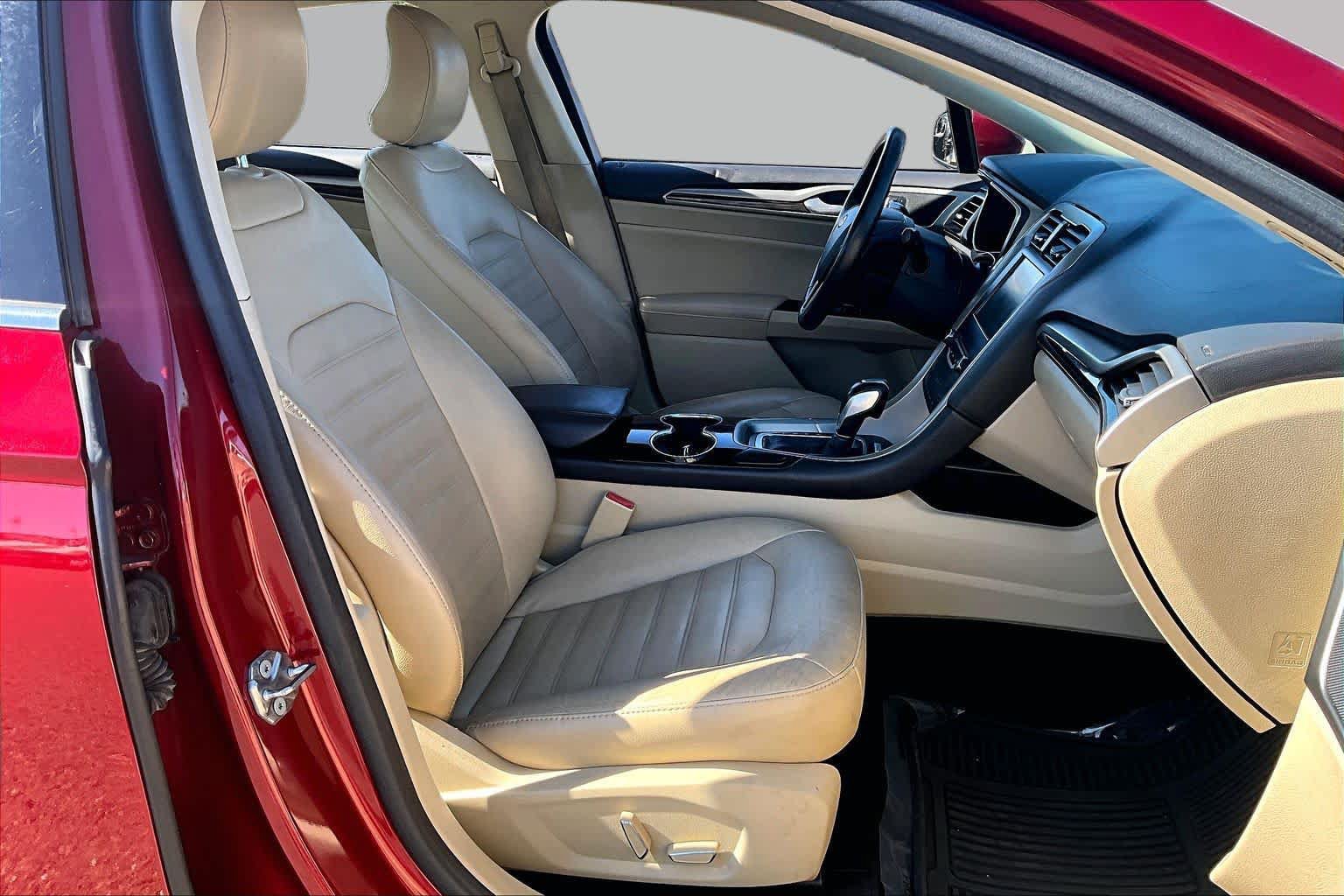 Used 2015 Ford Fusion SE w/ Equipment Group 502A FWD image 8