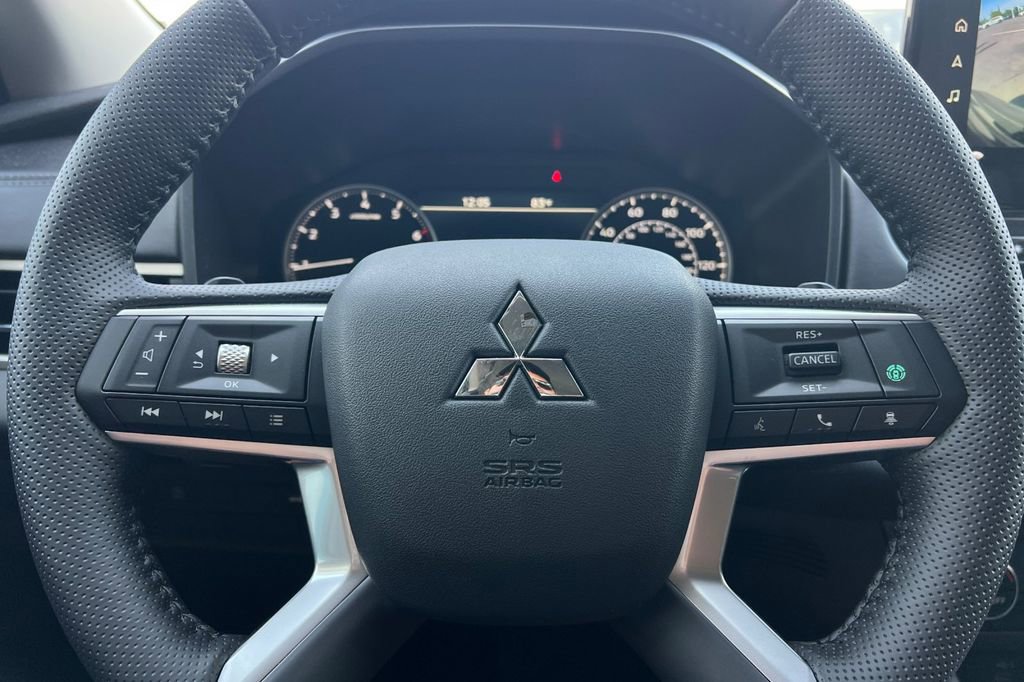 New 2026 Mitsubishi Outlander SE image 25