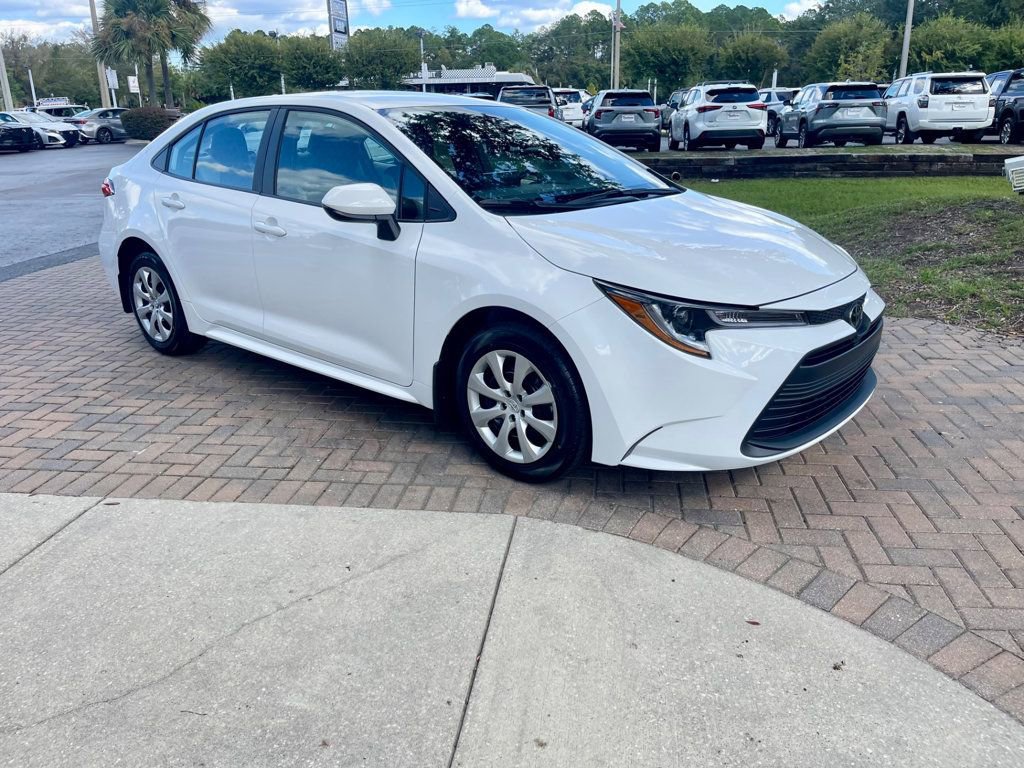 Used 2025 Toyota Corolla LE image 7