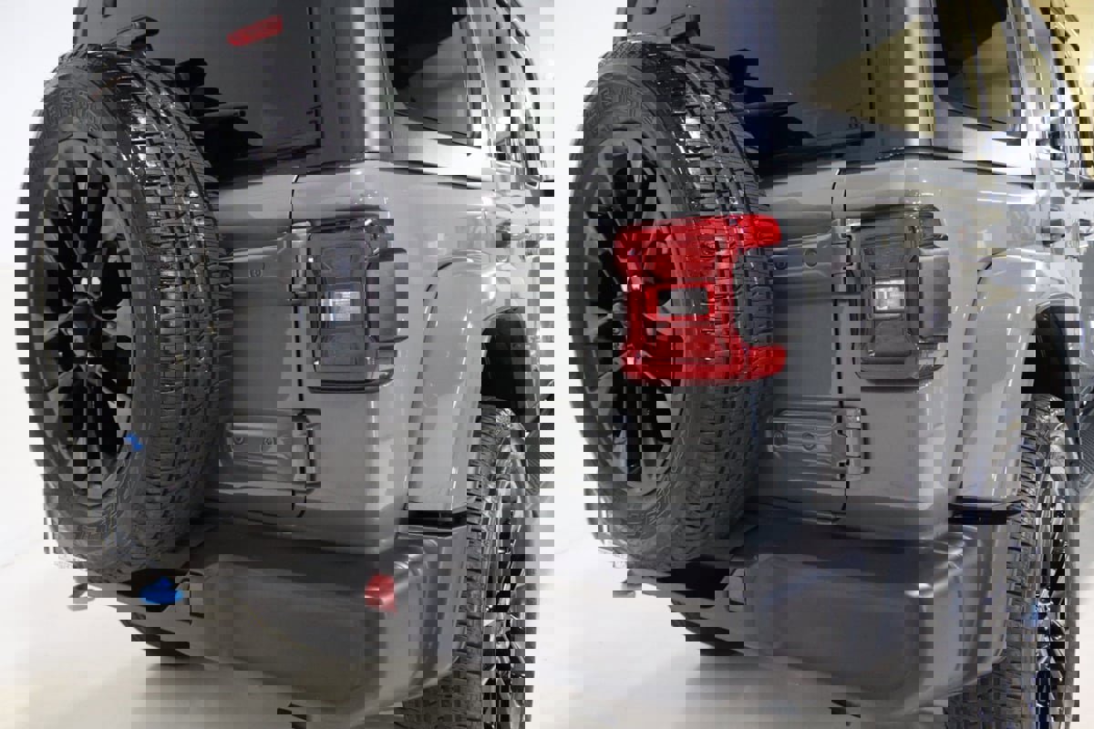 Used 2022 Jeep Wrangler Unlimited Sahara w/ Cold Weather Group image 92