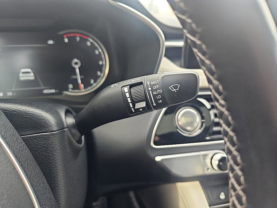 Used 2023 Genesis G70 3.3T w/ Sport Prestige Package image 23