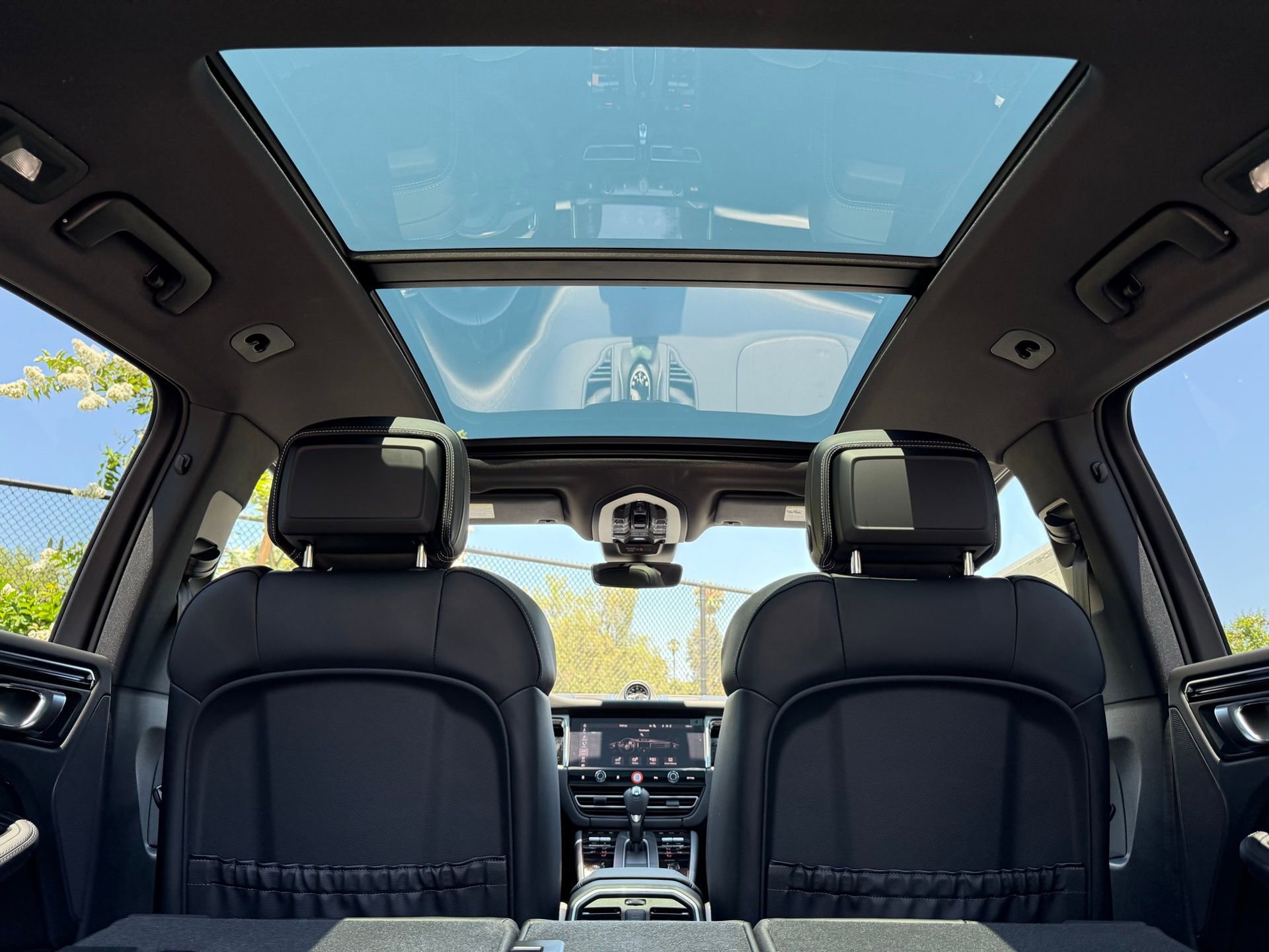 Used 2025 Porsche Macan image 36