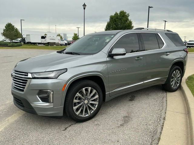 Used 2023 Chevrolet Traverse Premier FWD image 3
