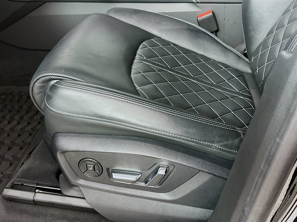 Used 2023 Audi SQ8 Prestige w/ Prestige Package AWD/4WD image 9