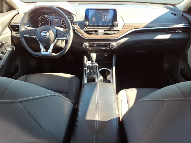 Used 2024 Nissan Altima 2.5 SV FWD image 21