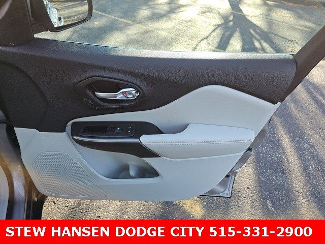 Used 2019 Jeep Cherokee Limited image 13