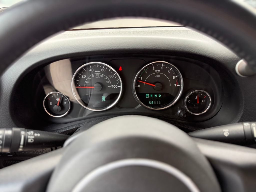 Used 2012 Jeep Wrangler Rubicon w/ PWR Convenience Group AWD/4WD image 12