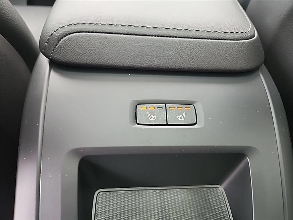 Certified 2025 Volvo XC60 T8 Core AWD/4WD image 30