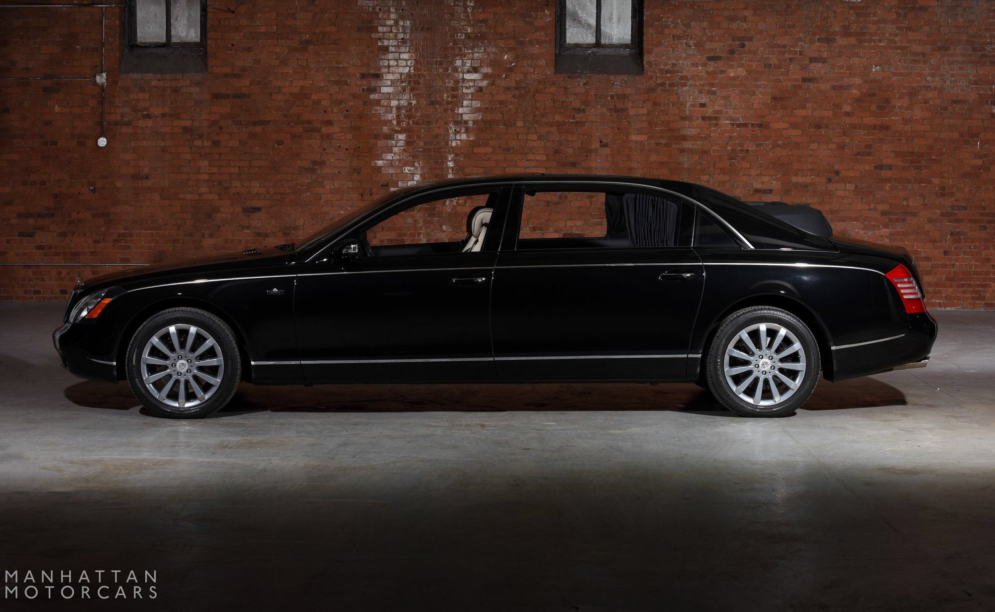 Used 2009 Maybach 62 S RWD image 2