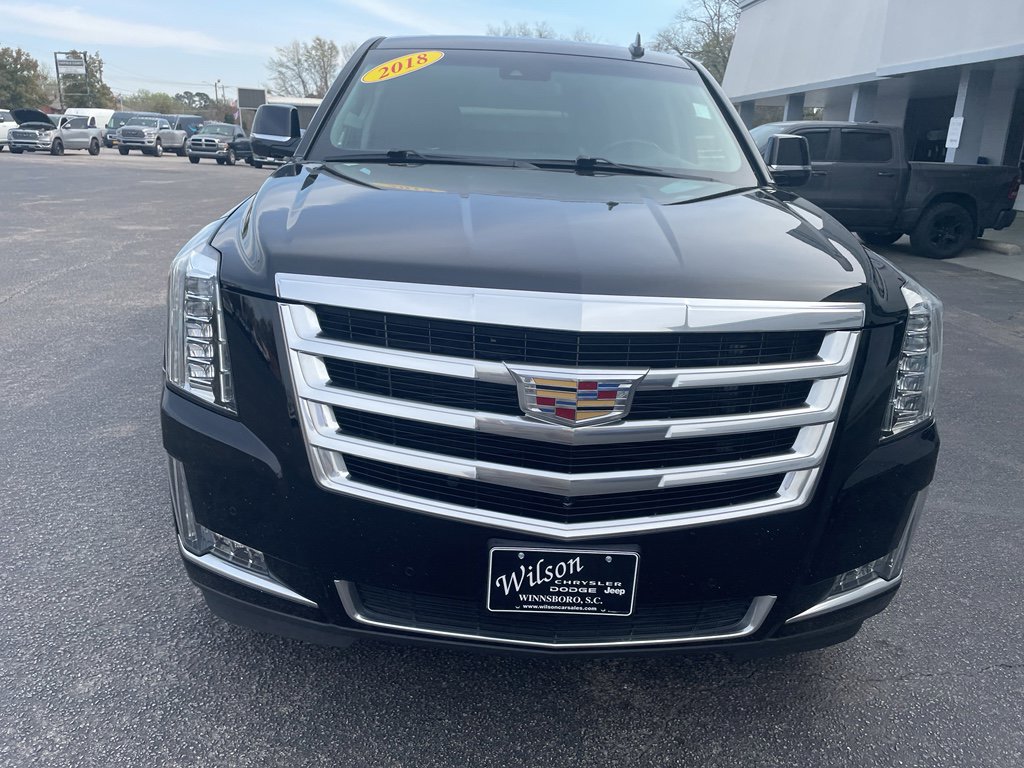 Used 2018 Cadillac Escalade ESV Luxury AWD/4WD image 3