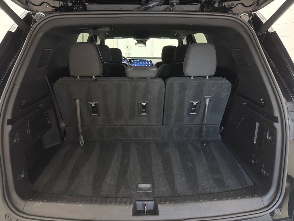 Used 2025 Chevrolet Traverse LT AWD/4WD image 6