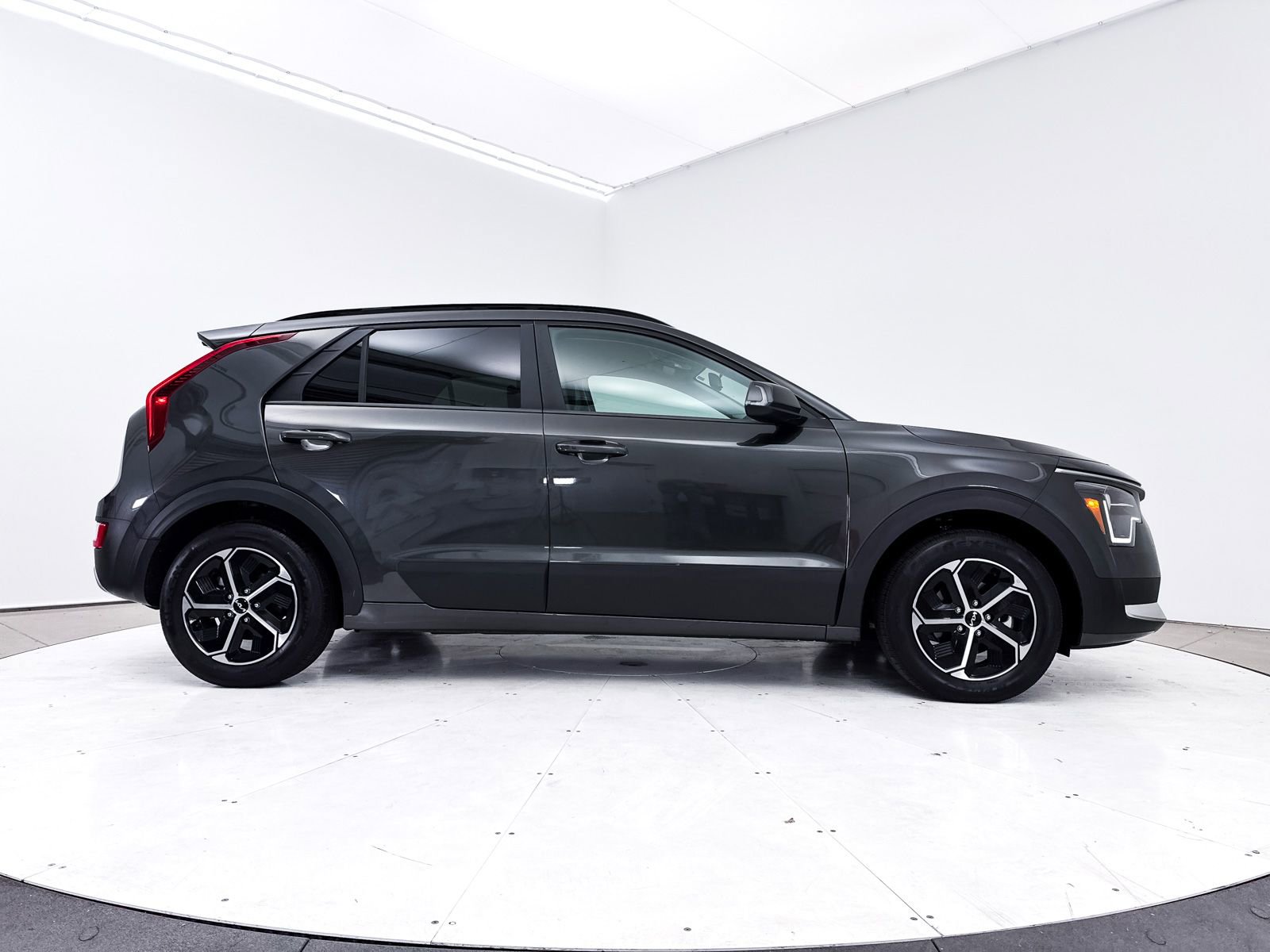 Certified 2025 Kia Niro EX image 41