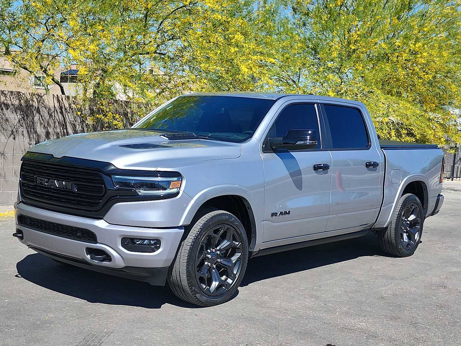 Used 2023 RAM 1500 Limited AWD/4WD image 4