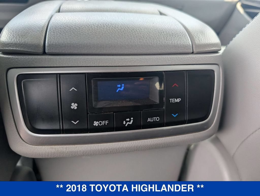 Used 2018 Toyota Highlander XLE w/ Carpet Mat Package (TMS) AWD/4WD image 18
