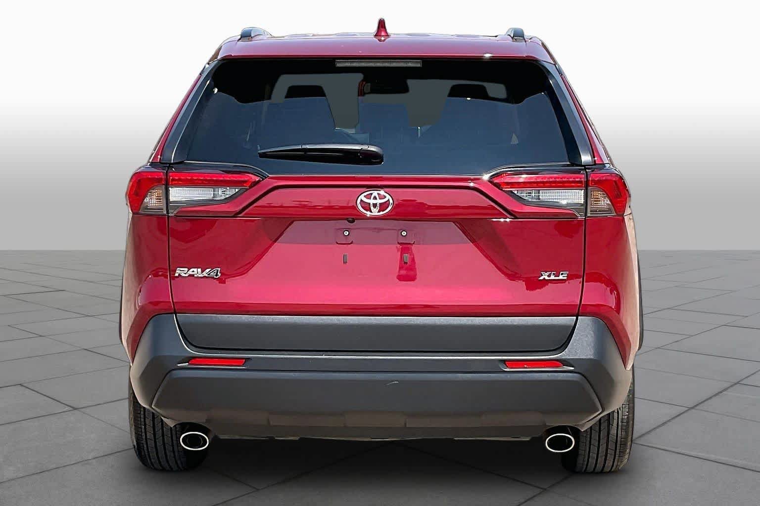 Used 2025 Toyota RAV4 XLE FWD image 4