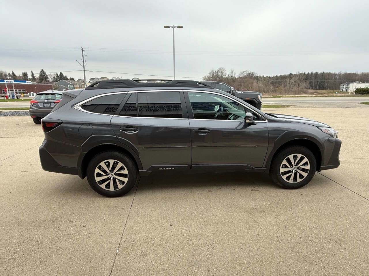 Used 2025 Subaru Outback Premium image 6