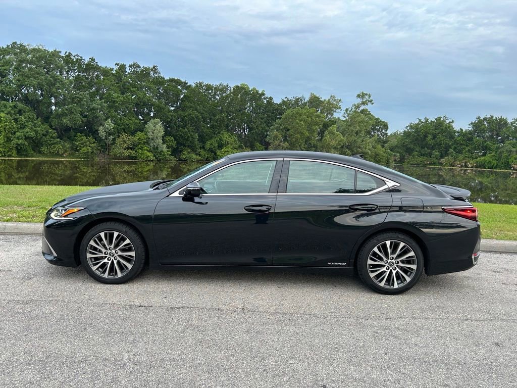 Used 2021 Lexus ES 300h w/ Premium Package FWD image 3