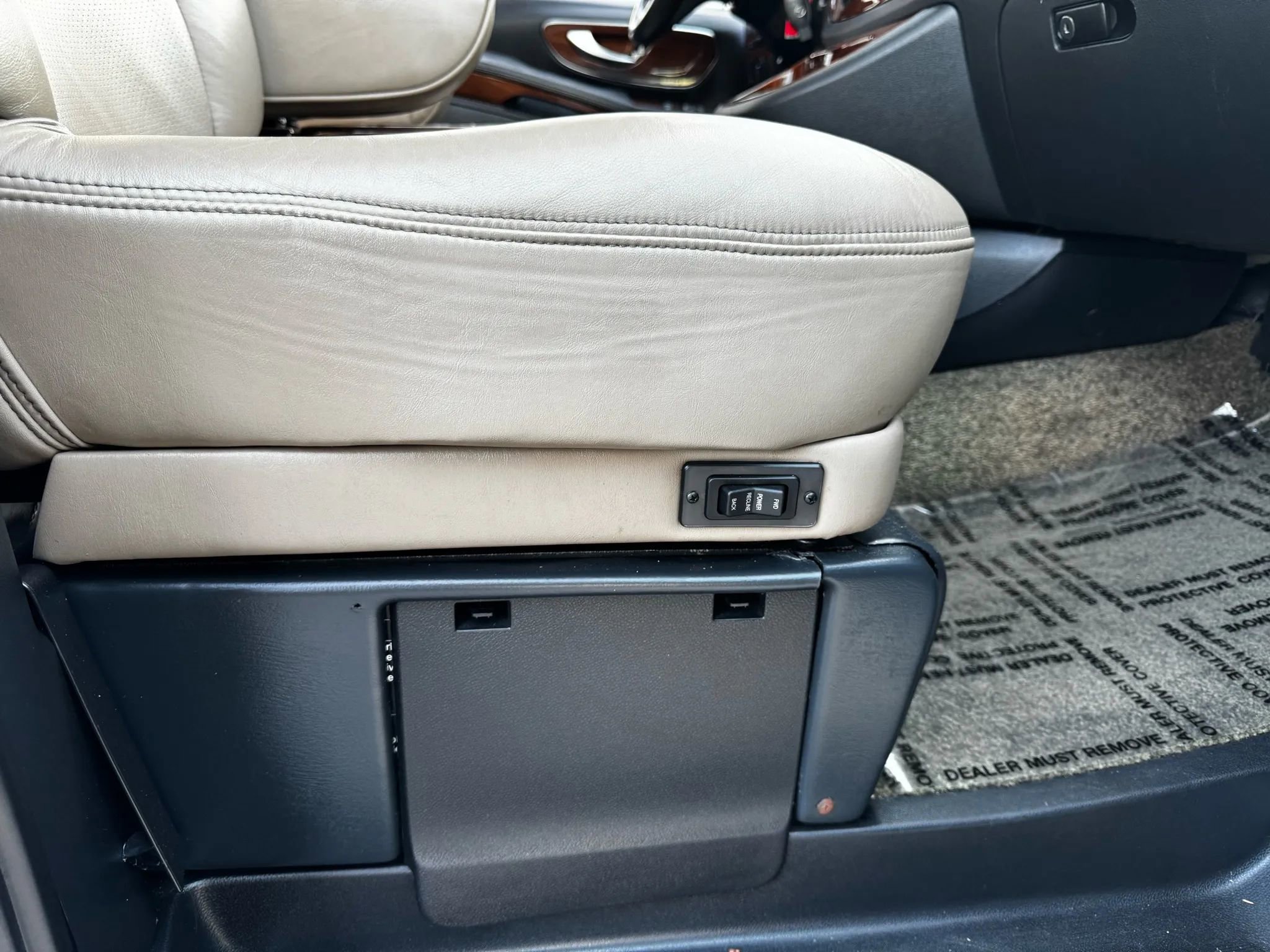 Used 2017 Mercedes-Benz Metris Passenger image 40