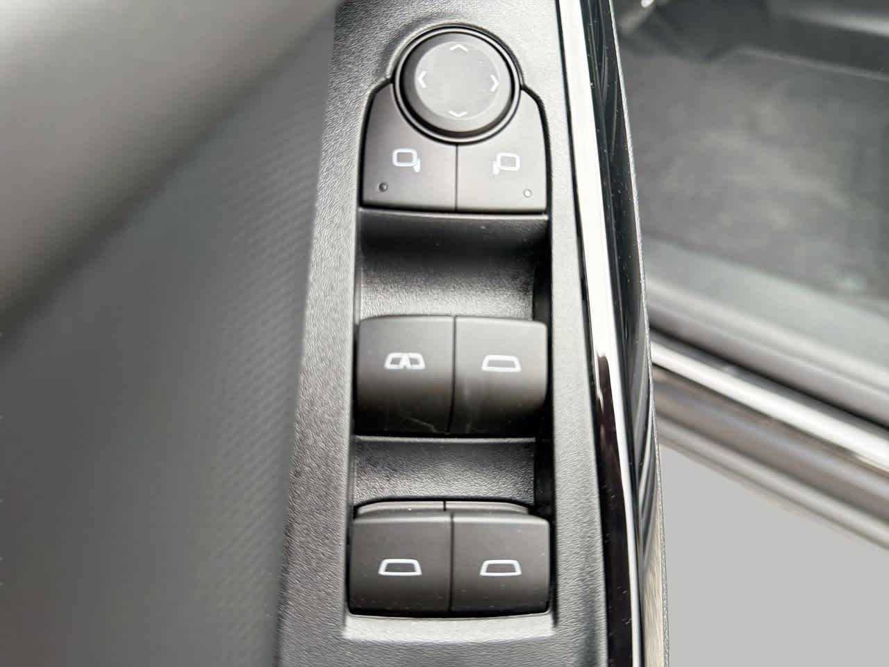 New 2026 Chevrolet Equinox LT w/ Convenience Package II FWD image 15