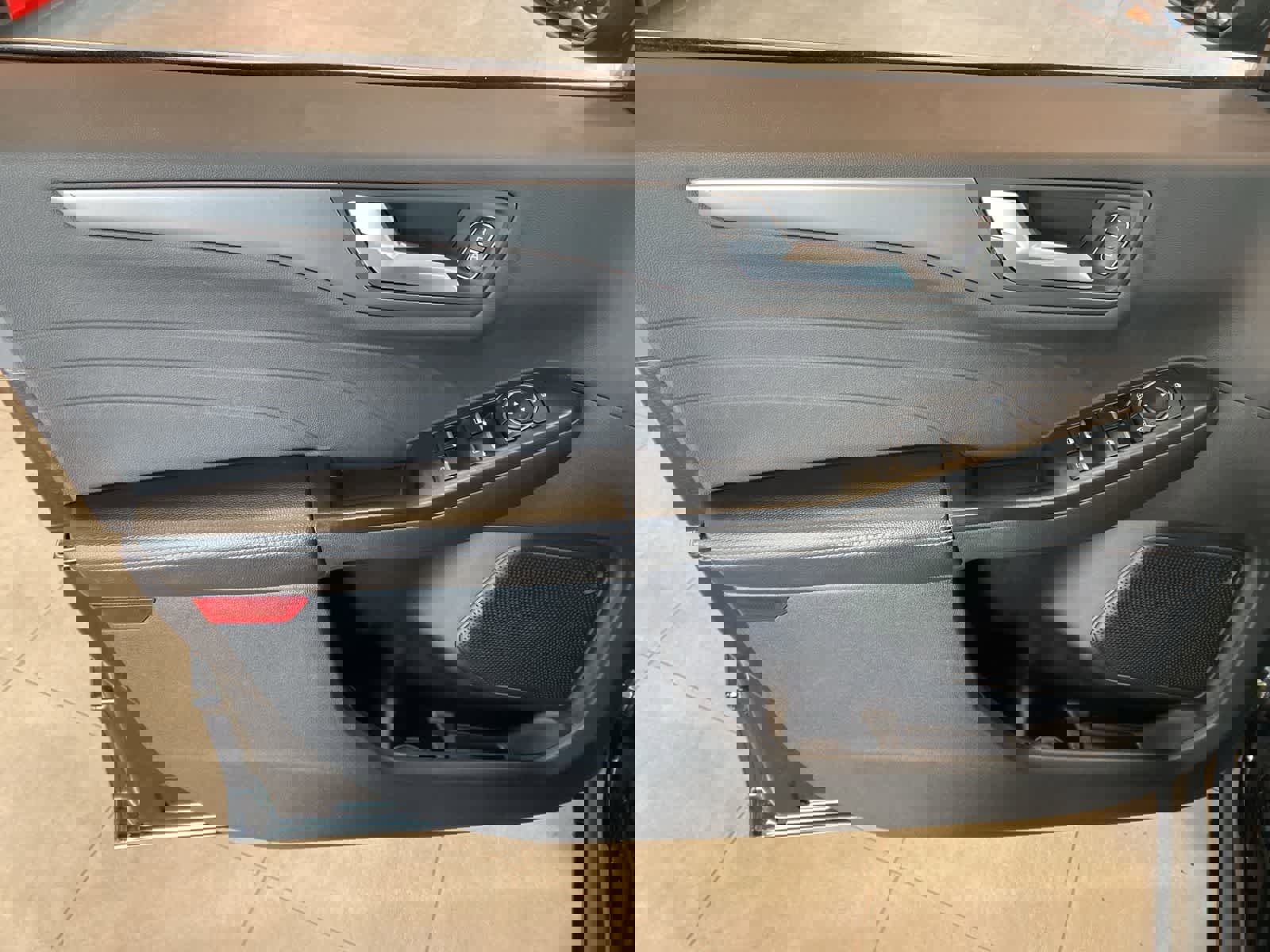 Used 2025 Ford Escape SE image 17