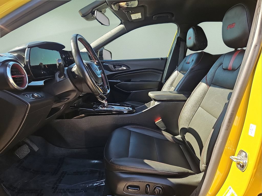 Used 2025 Chevrolet Trax RS w/ Driver Confidence Package FWD image 17