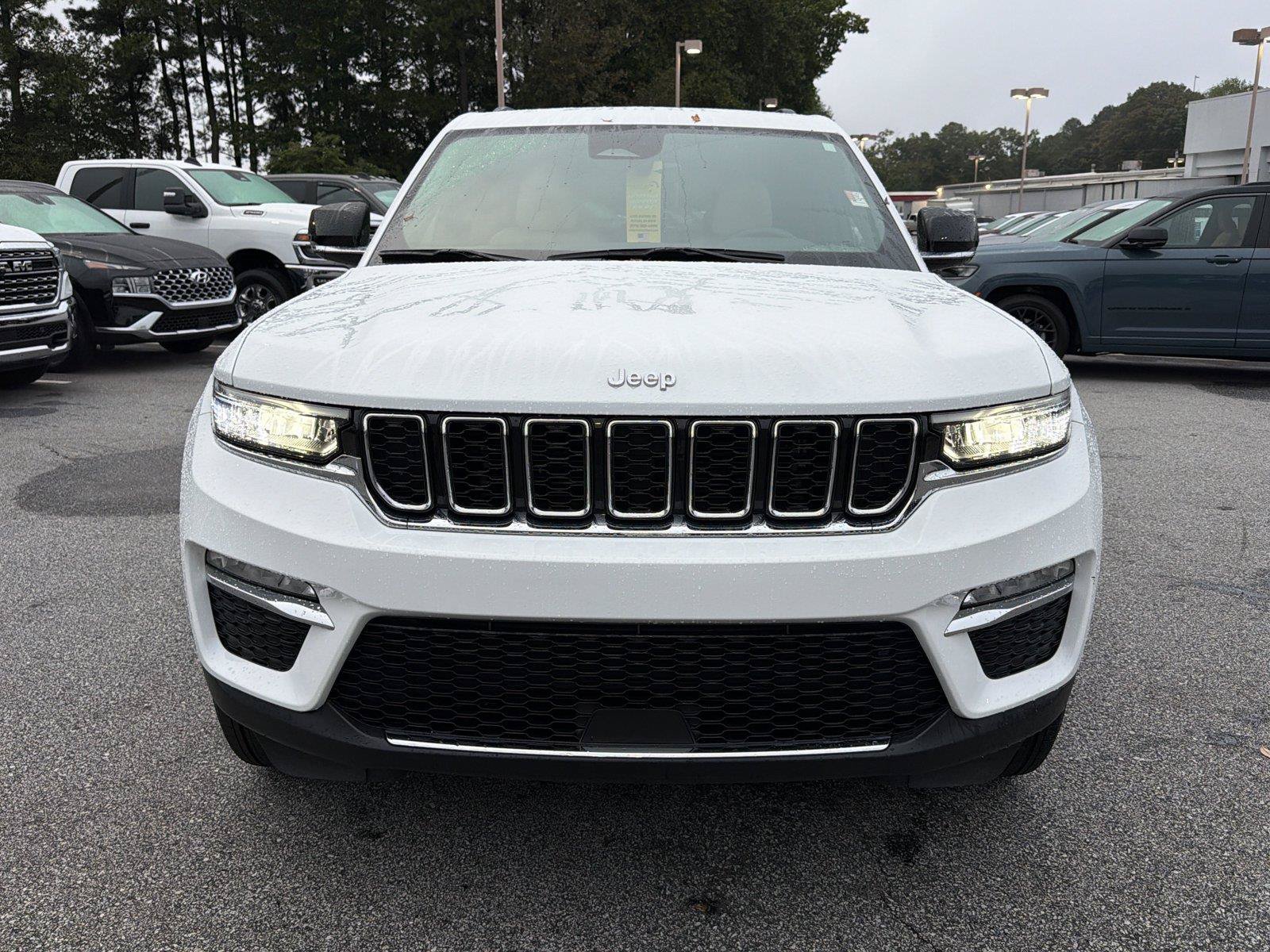 Used 2025 Jeep Grand Cherokee Limited AWD/4WD image 3