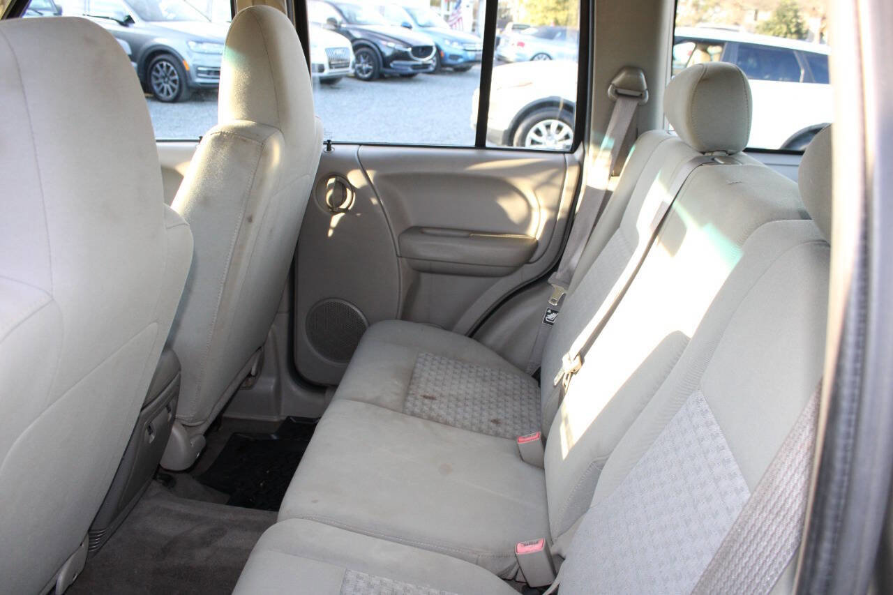 Used 2006 Jeep Liberty Sport image 18