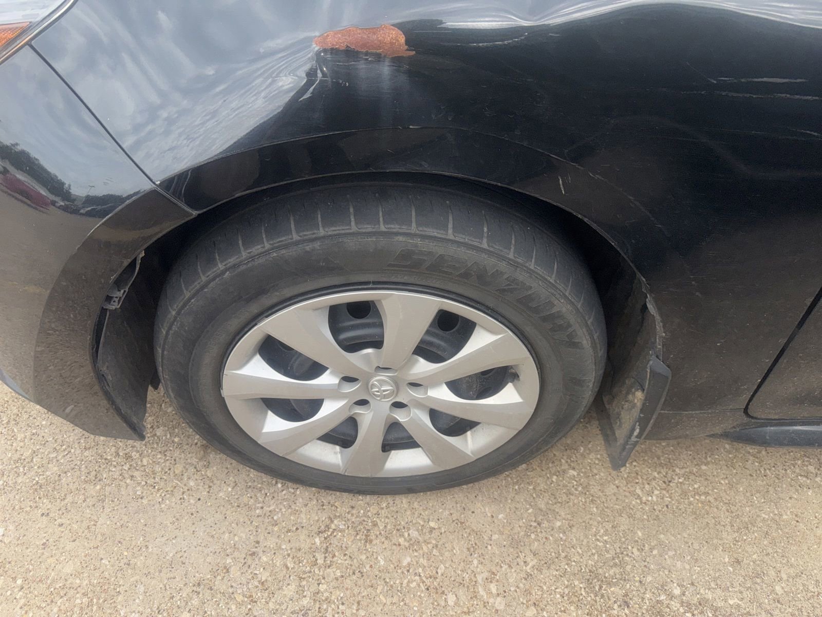 Used 2020 Toyota Corolla LE w/ Carpet Mat Package (TMS) FWD image 2