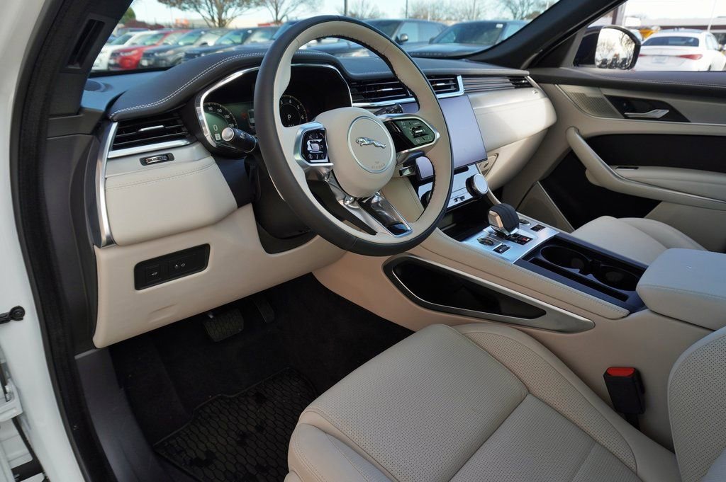 Used 2025 Jaguar F-PACE R-Dynamic S AWD/4WD image 12