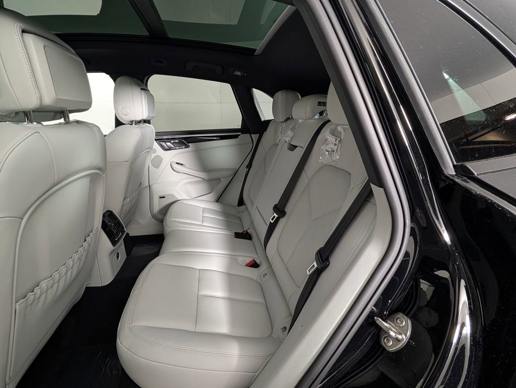 New 2026 Porsche Macan image 25