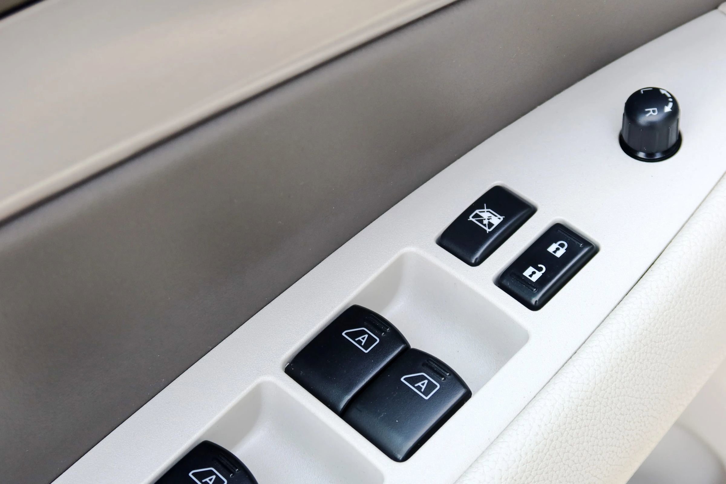 Used 2011 INFINITI G25 x w/ Moonroof Pkg image 11