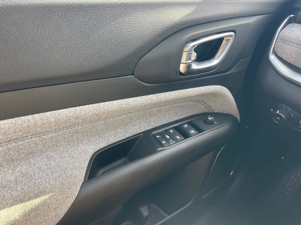 Used 2022 Jeep Compass Latitude FWD image 19