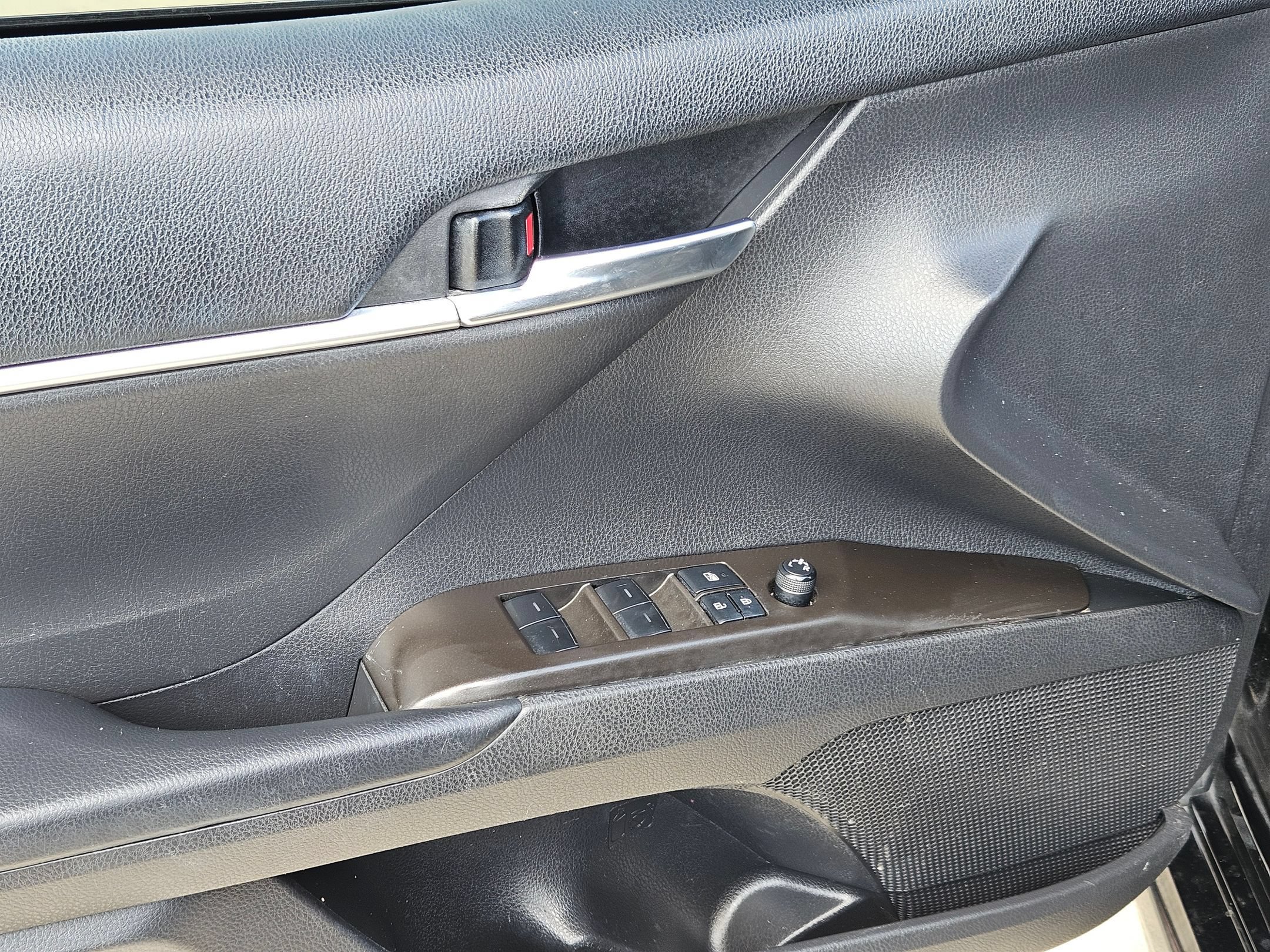 Used 2022 Toyota Camry SE FWD image 12