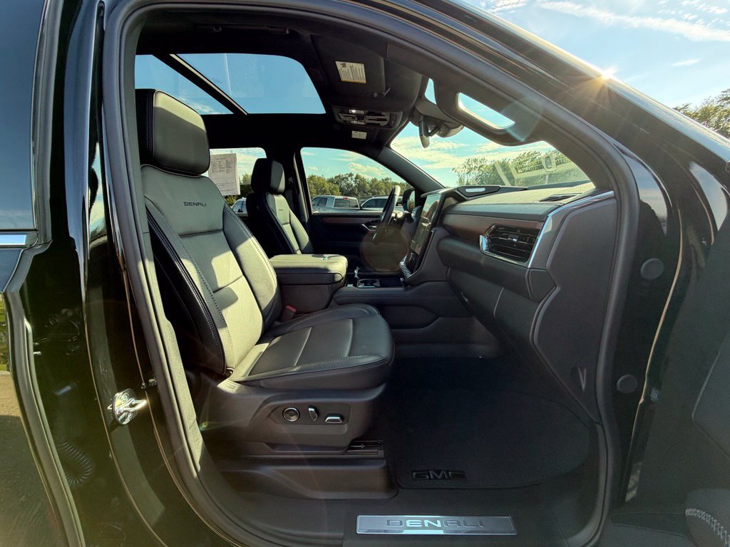 Used 2026 GMC Yukon Denali w/ Sun & Power Step Package AWD/4WD image 27