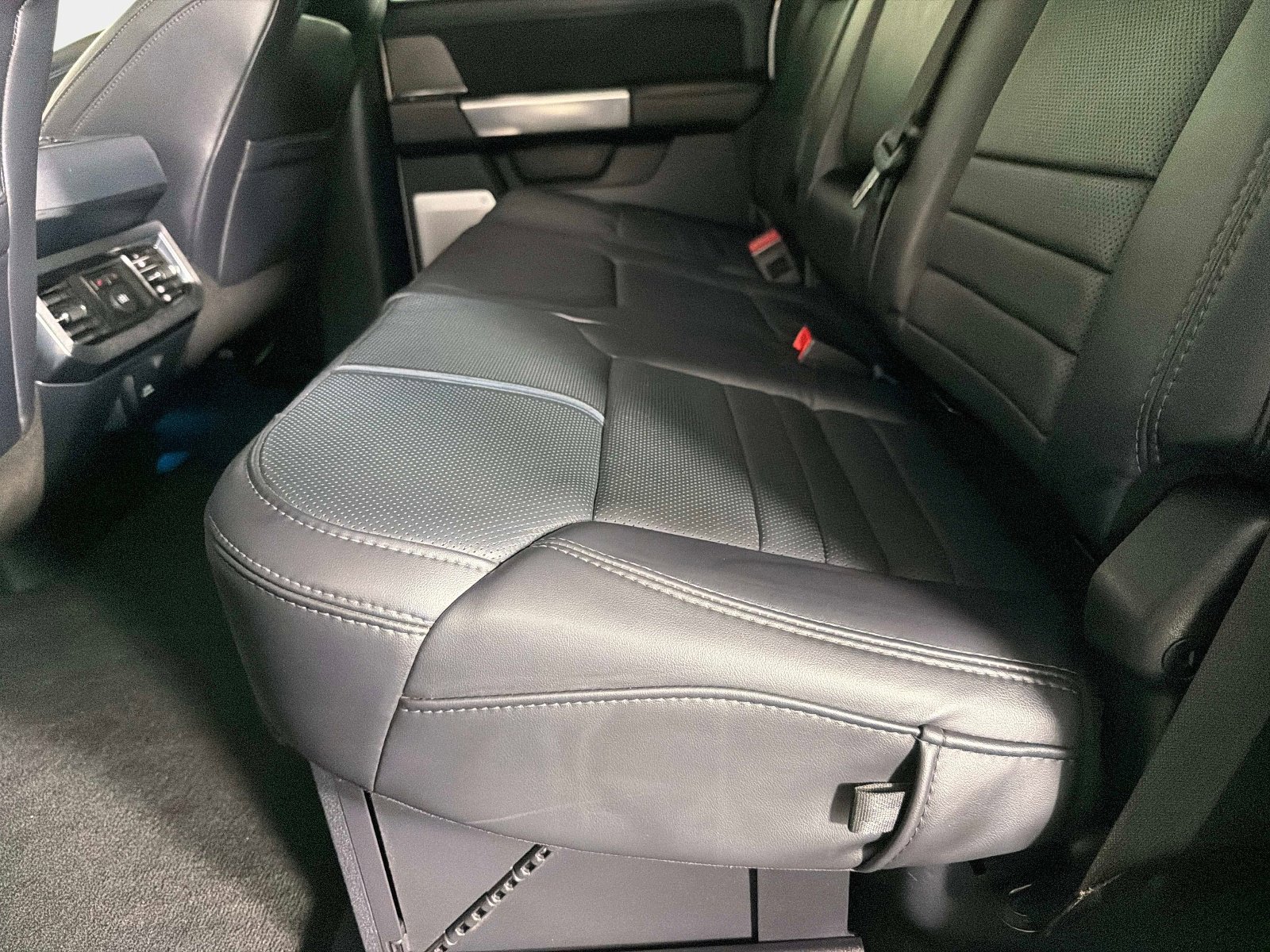 Used 2025 Ford F350 Platinum AWD/4WD image 31