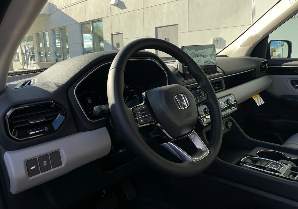 Used 2025 Honda Pilot EX-L image 28