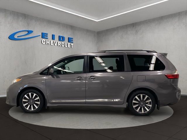 Used 2018 Toyota Sienna XLE w/ XLE Navigation Package image 7