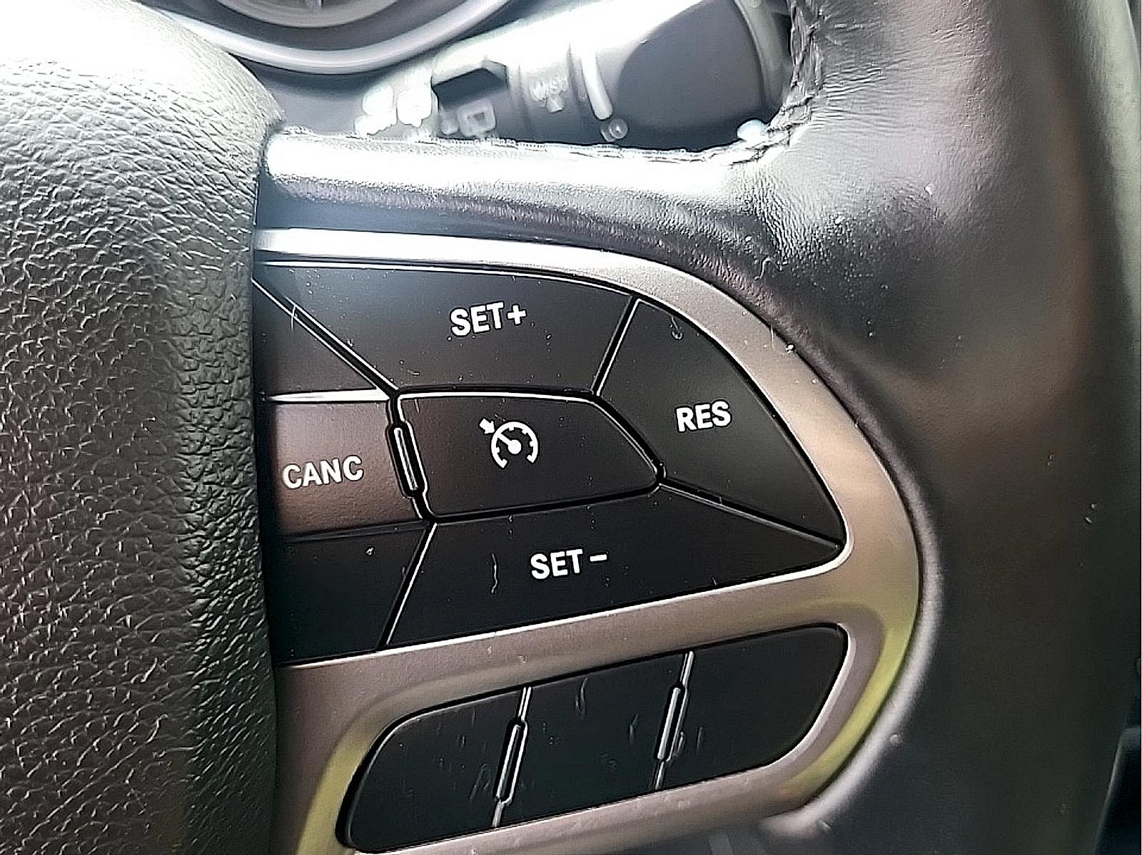 Used 2019 Jeep Cherokee Latitude Plus w/ Comfort/Convenience Group AWD/4WD image 19