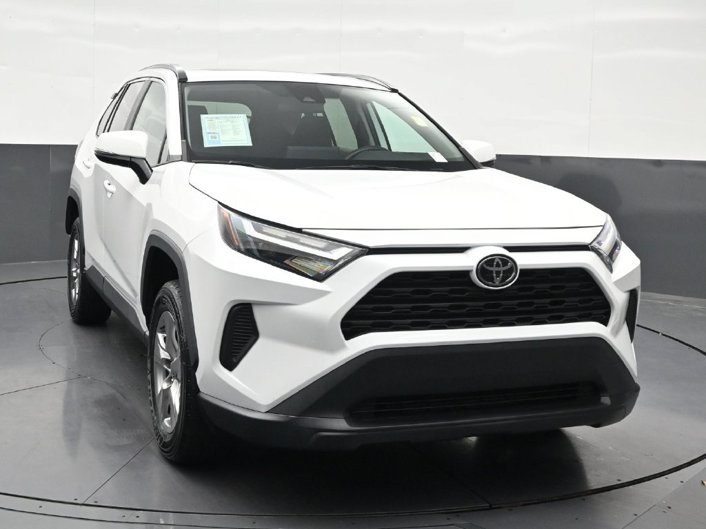 Used 2022 Toyota RAV4 XLE w/ Convenience Package FWD image 8