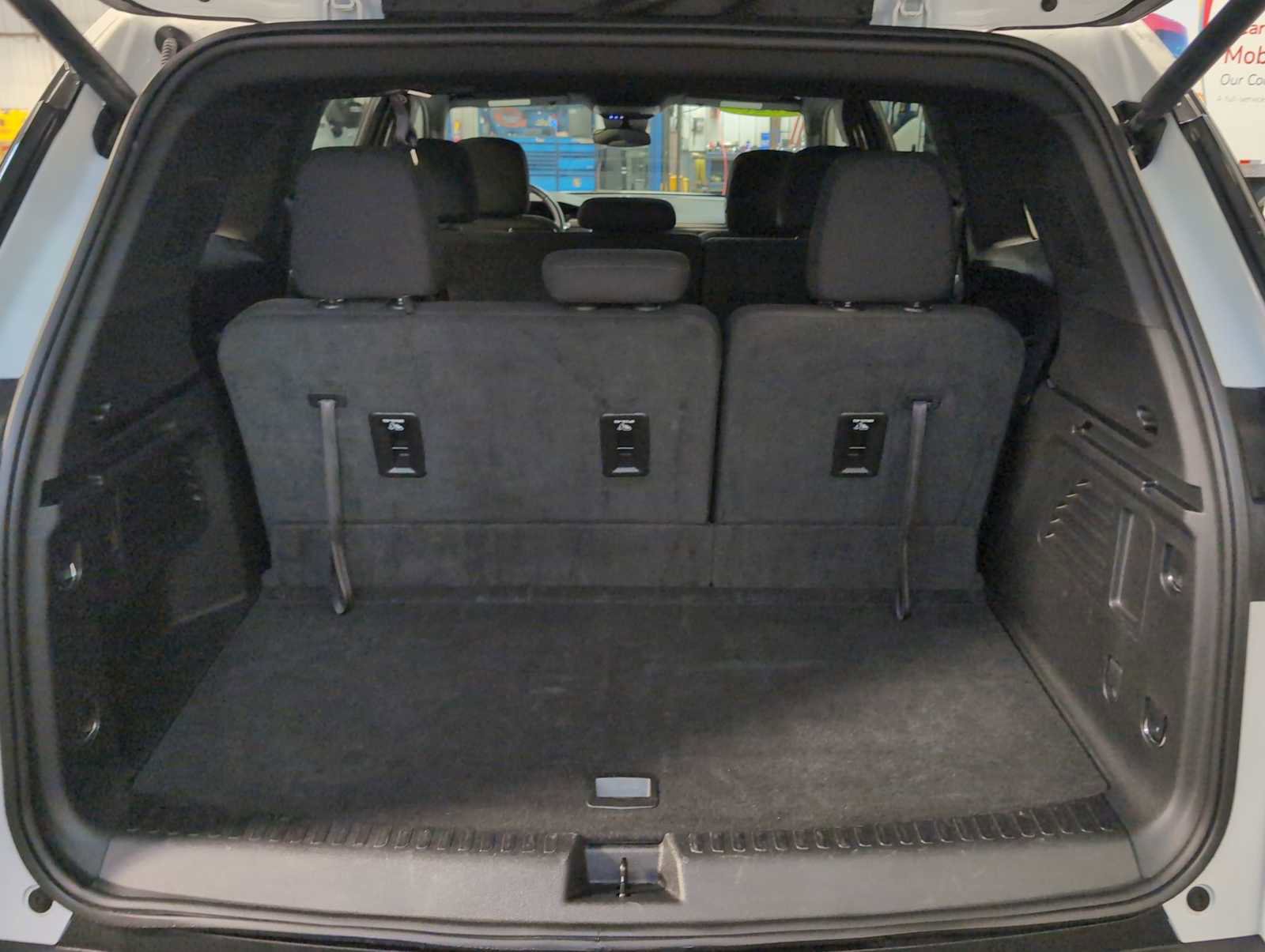 Used 2025 GMC Acadia Elevation image 27