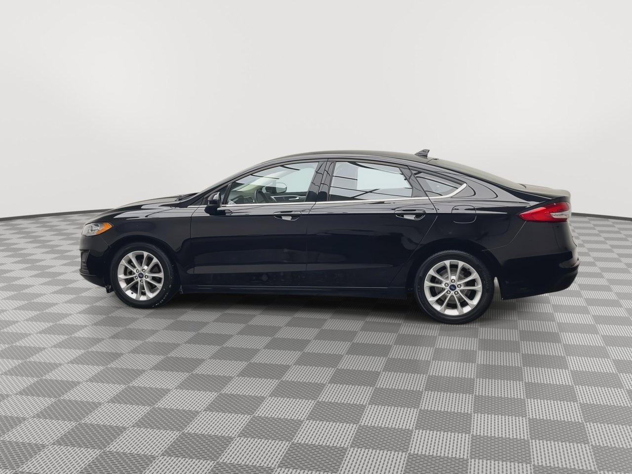 Used 2019 Ford Fusion SE image 32