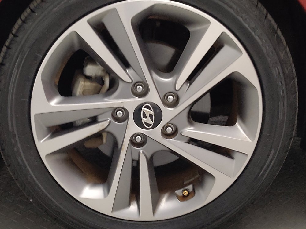 Used 2017 Hyundai Elantra Limited image 31